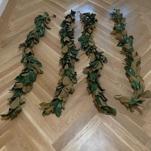 (4) 80” Magnolia Holiday Garland